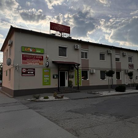 Alice Vendeghaz Bed & Breakfast Kalocsa Dış mekan fotoğraf